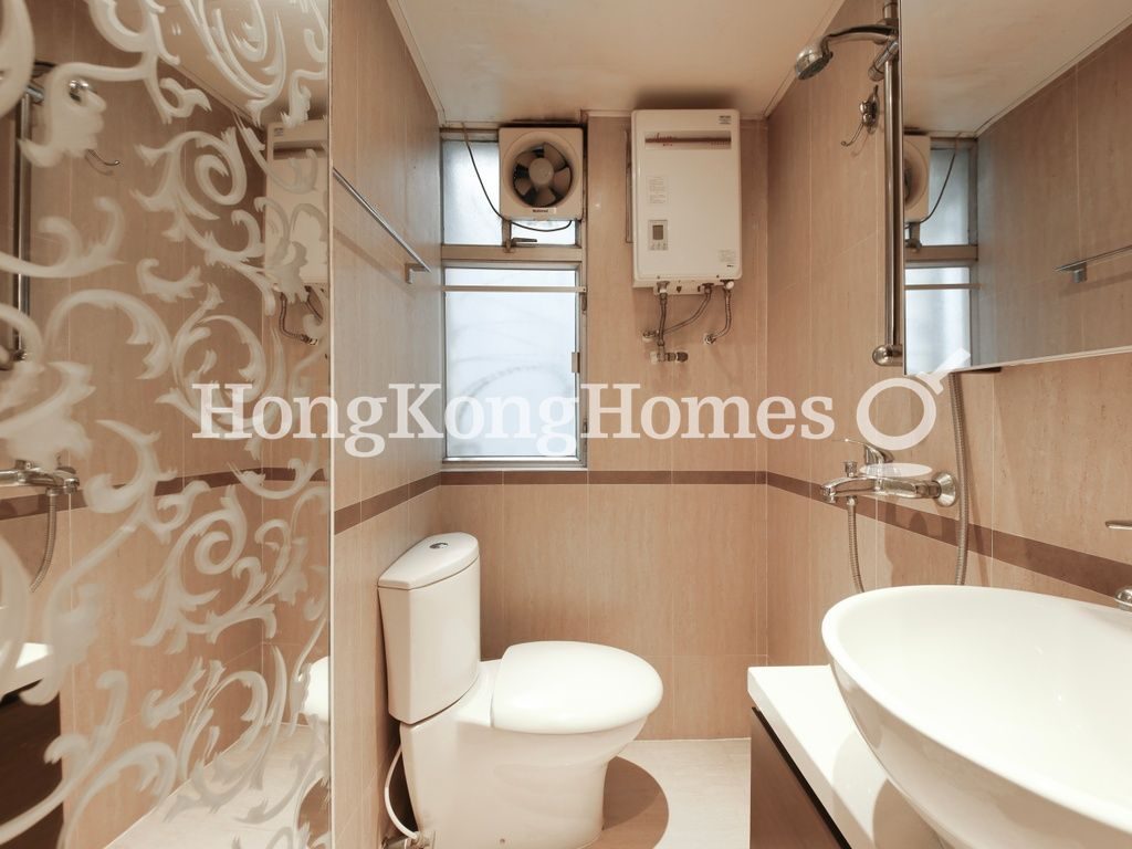 Guest Bathroom — Ryan Mansion, Mid-levels West