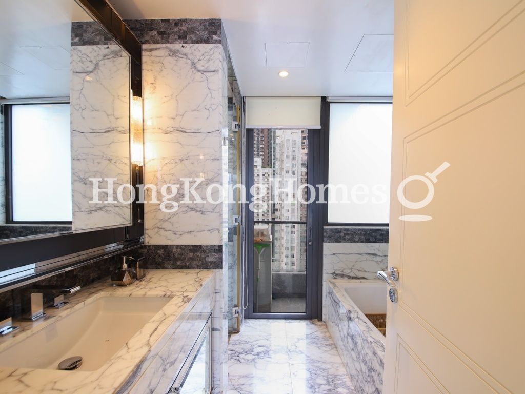 Ensuite Bathroom — The Pierre, Mid-levels West