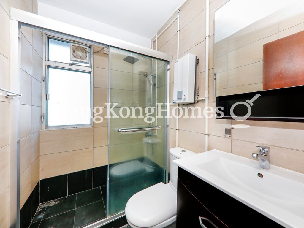 Guest Bathroom — City Garden - Block 09, North Point