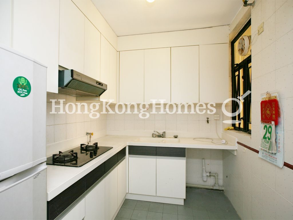 Kitchen — Phase 4 - Peninsula Village - Jovial Court, Discovery Bay