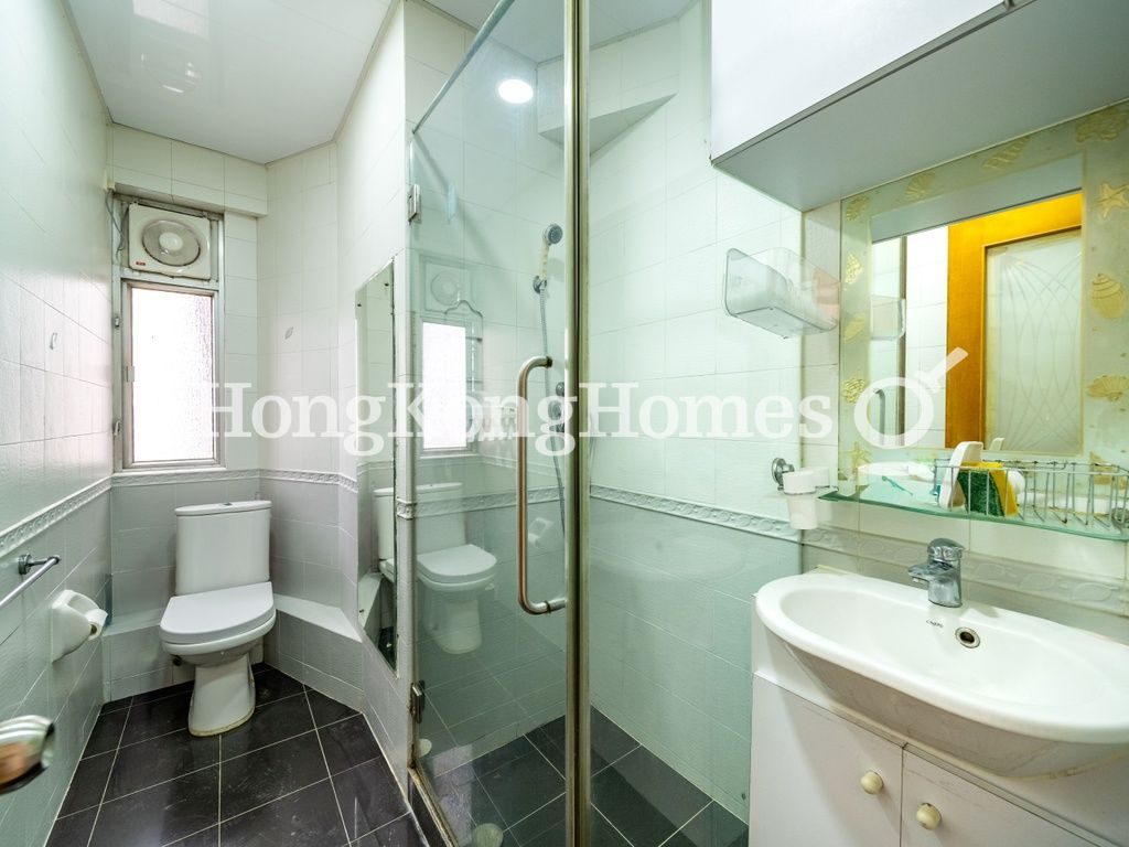 Guest Bathroom — Jing Tai Garden Mansion, Mid-levels West