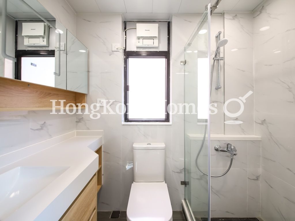 Master Bathroom — CNT Bisney, Pokfulam