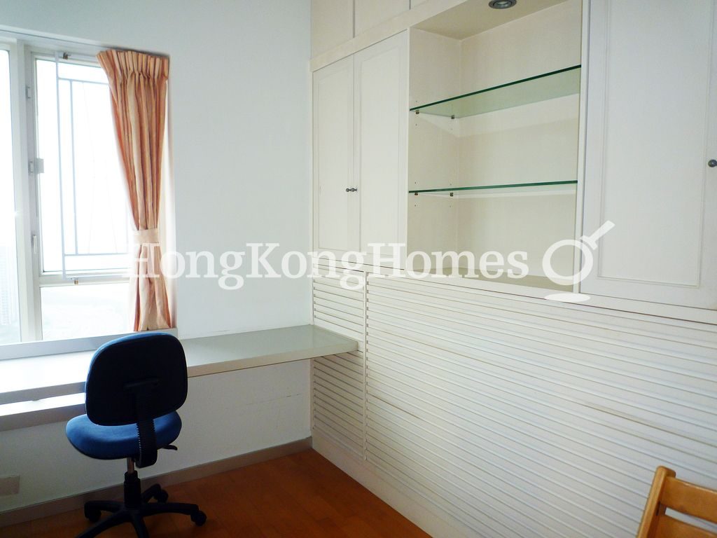 Built-in Wardrobe in Second Bedroom — Les Saisons - Tower 01, Le Printemps, Shau Kei Wan