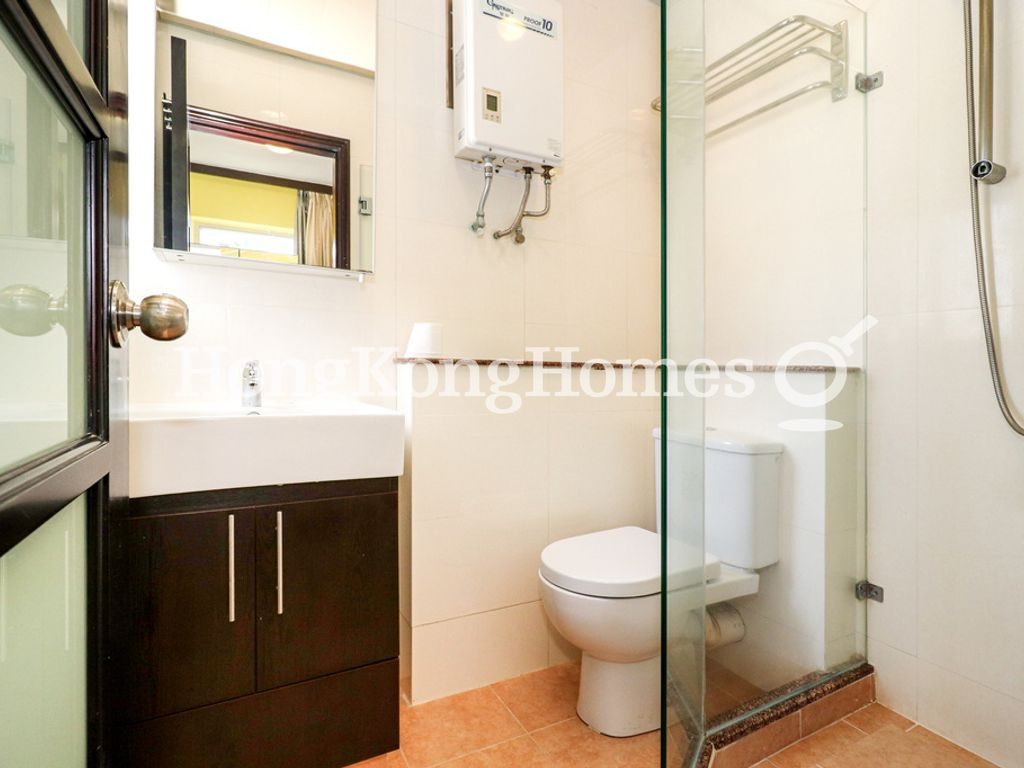 Ensuite Bathroom — Linway Court, Wan Chai