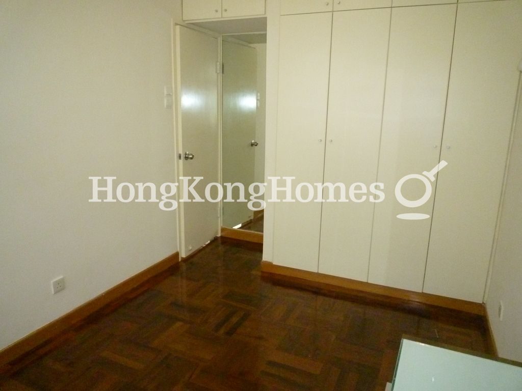 Built-in Wardrobe in Master Bedroom — Oi Kwan Court, Tai Hang