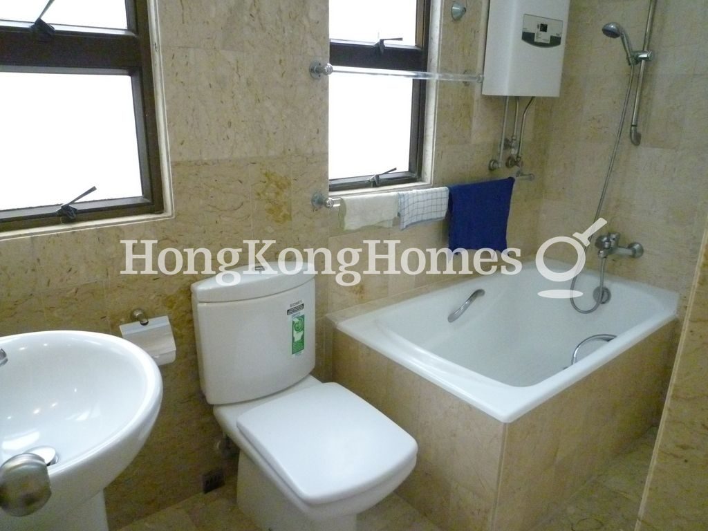 Guest Bathroom — Oi Kwan Court, Tai Hang