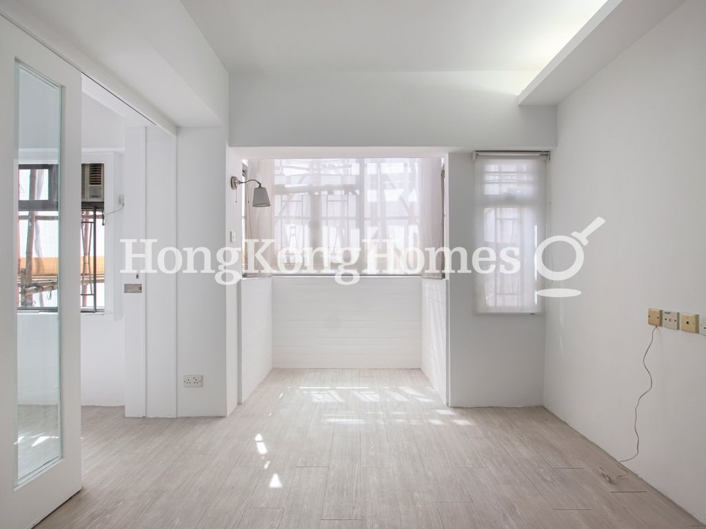 Living and Dining Room — Park View Mansion, North Point