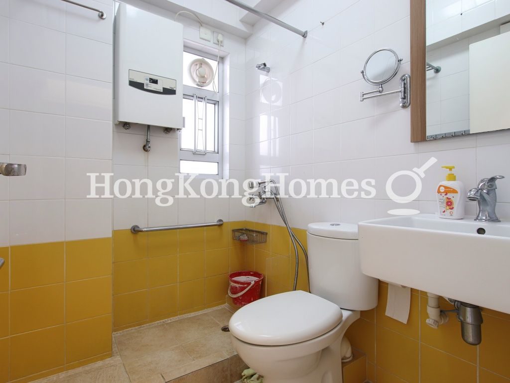 Guest Bathroom — Park View Mansion, North Point