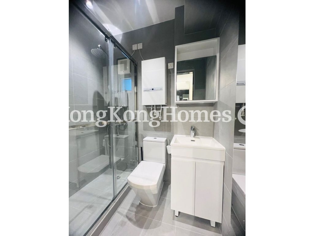 Bathroom — Smiling Court, Mid-levels West