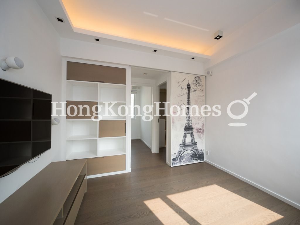 Living Room — Sunrise House, Central