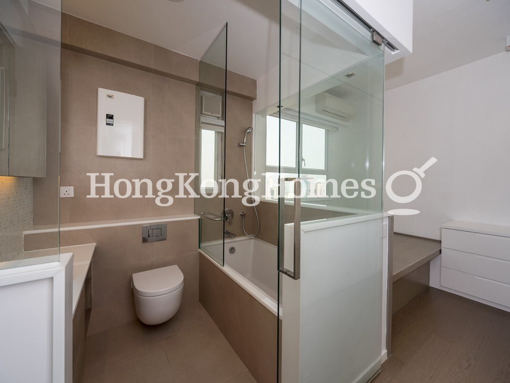 Master Bedroom and Master Bathroom — Sunrise House, Central