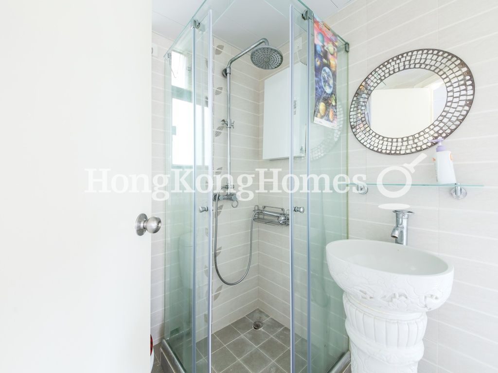Guest Bathroom — Southern Pearl Court, Happy Valley