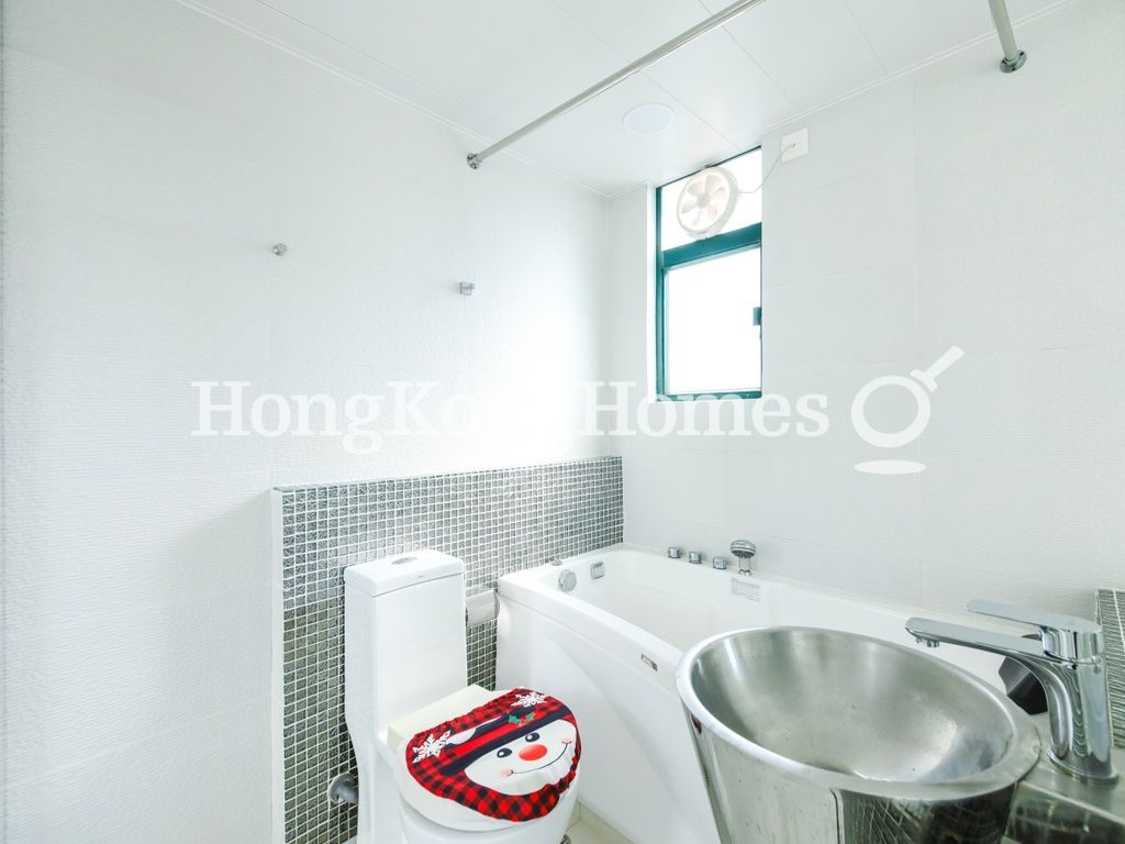 Master Bathroom — Southern Pearl Court, Happy Valley