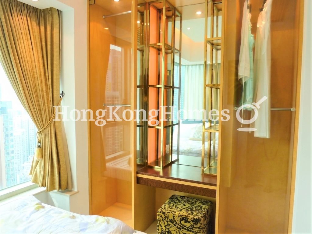 Built-in Wardrobe in Master Bedroom — Grand Garden, Shau Kei Wan