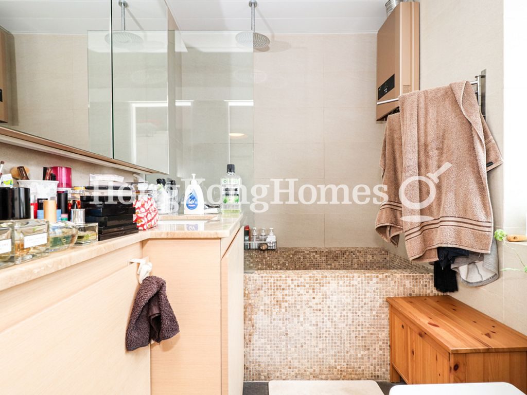 Ensuite Bathroom — Kam Kin Mansion, Mid-levels West