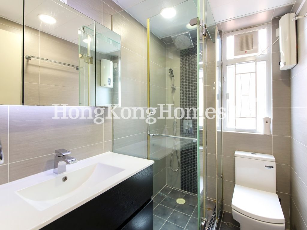 Master Bathroom — Maiden Court - Block A, North Point Hill