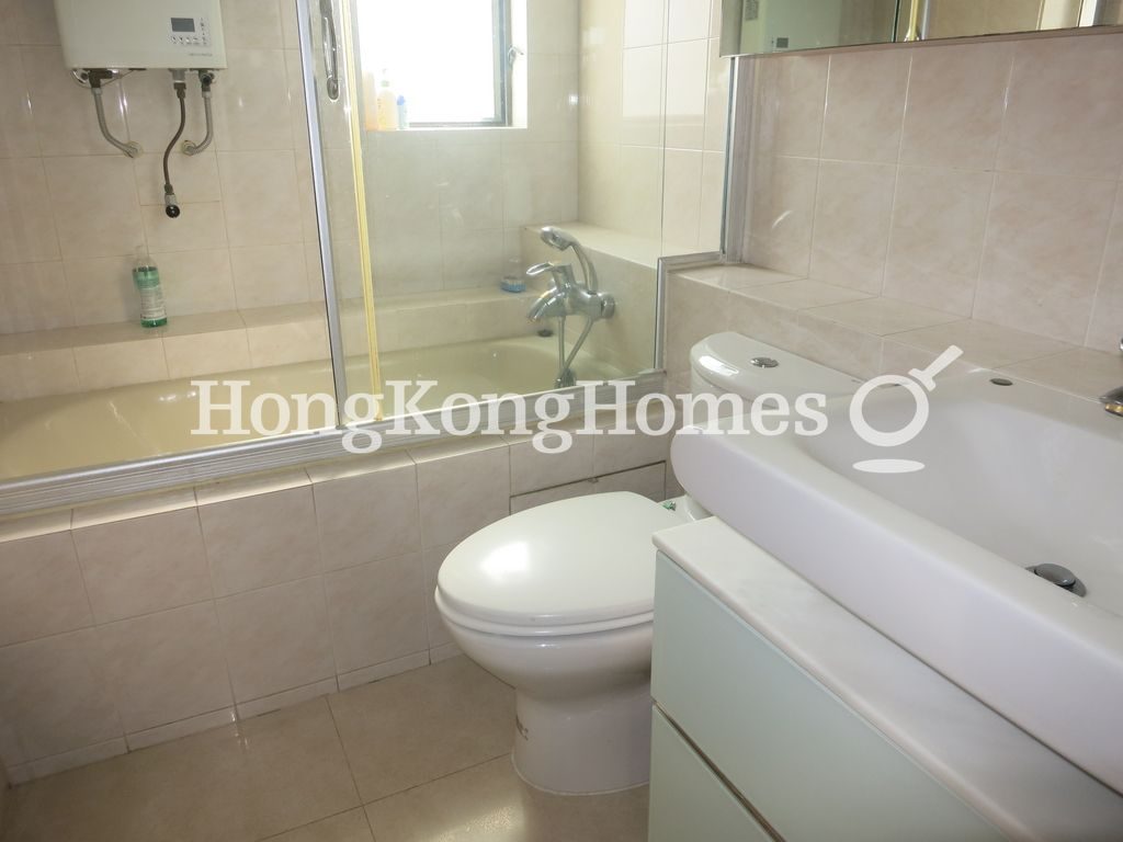 Guest Bathroom — Phase 2 - Midvale Village - Marine View, Discovery Bay