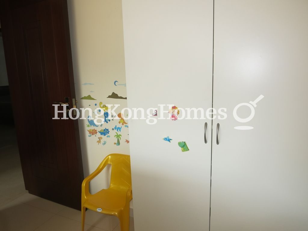 Built-in Wardrobe in Second Bedroom — Phase 2 - Midvale Village - Marine View, Discovery Bay