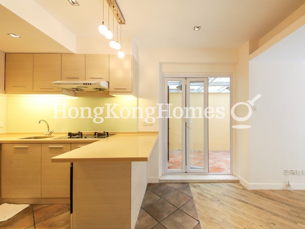 Living and Dining Room — Sunrise House, Central