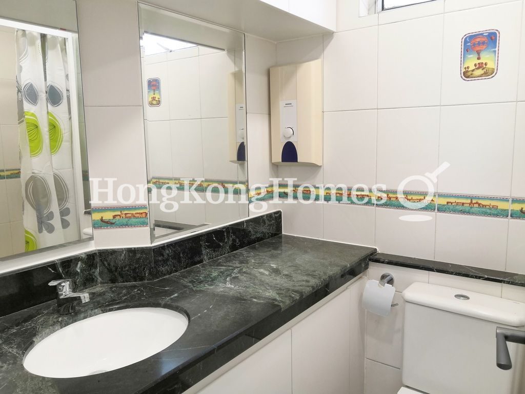 Bathroom — Taikoo Shing - Chi Sing Mansion, Taikoo Shing