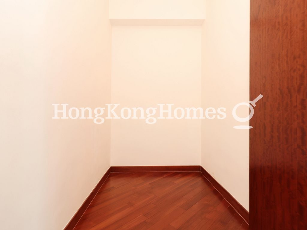 Walk-in Closet in Bedroom — The Avenue - Phase 1 - Tower 5, Wan Chai