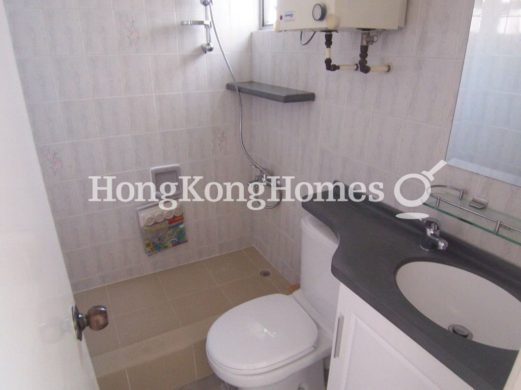 Guest Bathroom — Cheong Wan Mansion, Western / Kennedy Town