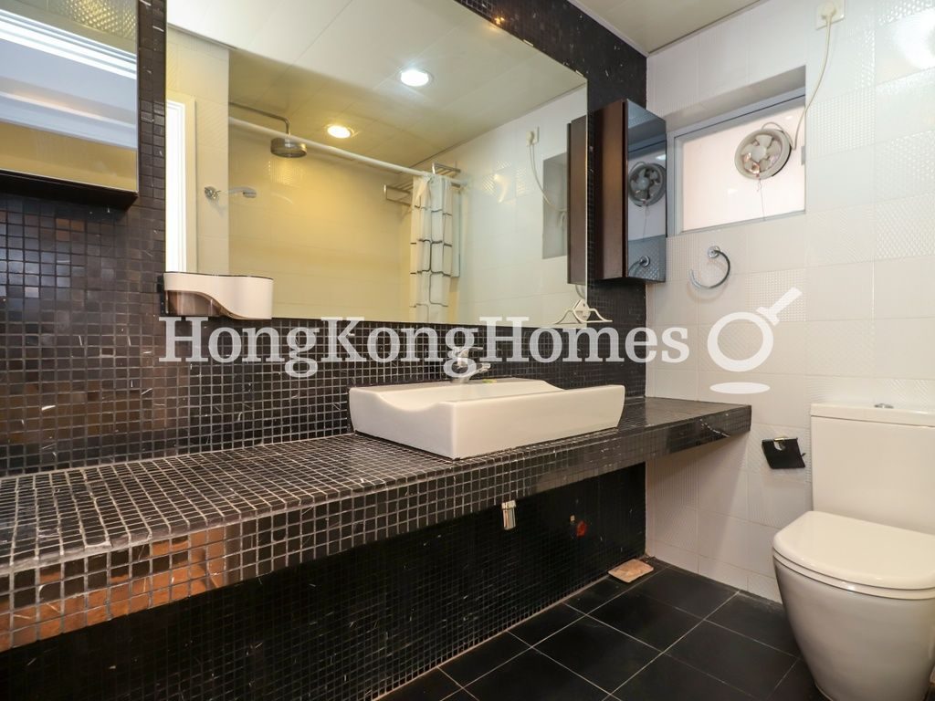 Guest Bathroom — Kam Ning Mansion, Mid-levels West