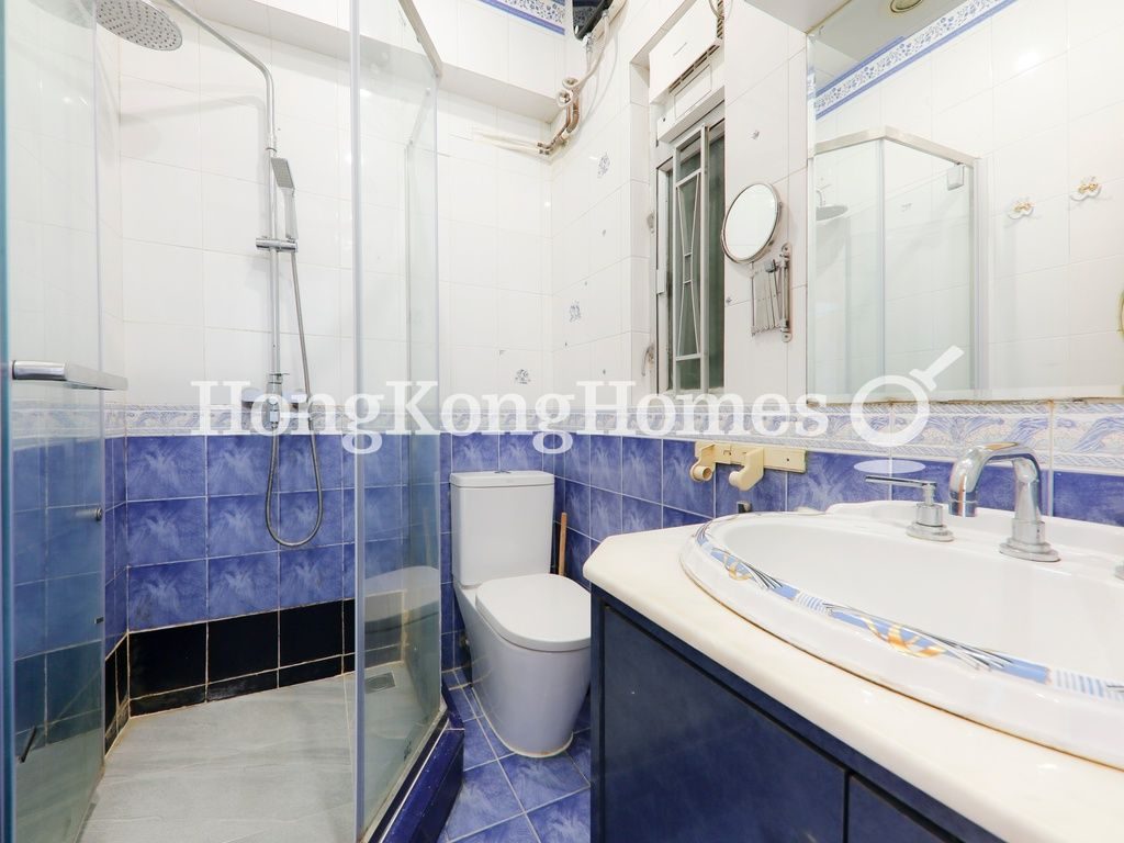 Guest Bathroom — Kin Yuen Mansion, Mid-levels West
