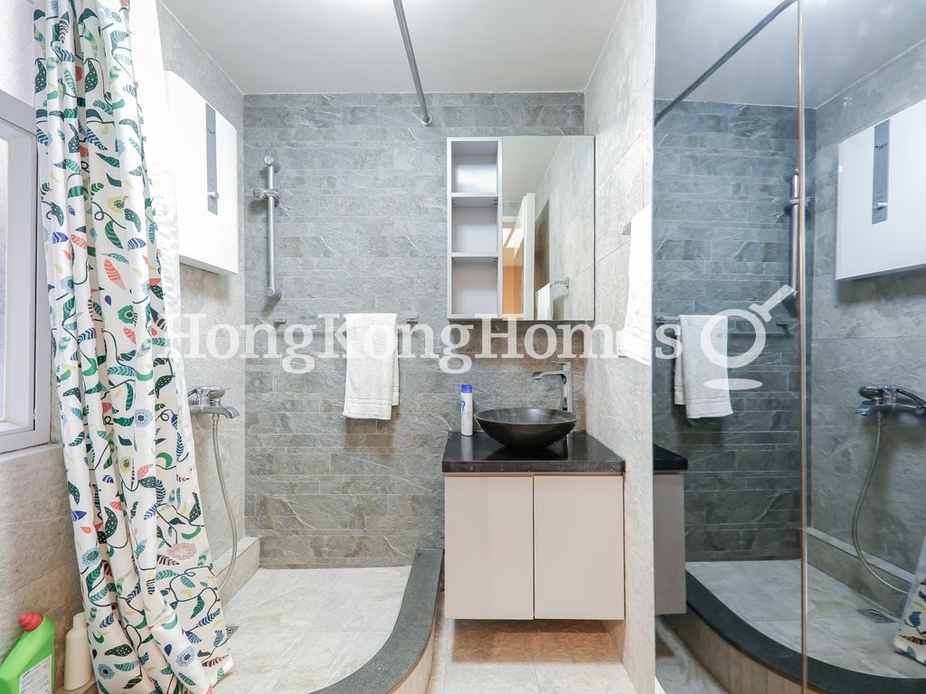 Guest Bathroom — Kingston Building - Block A, Causeway Bay