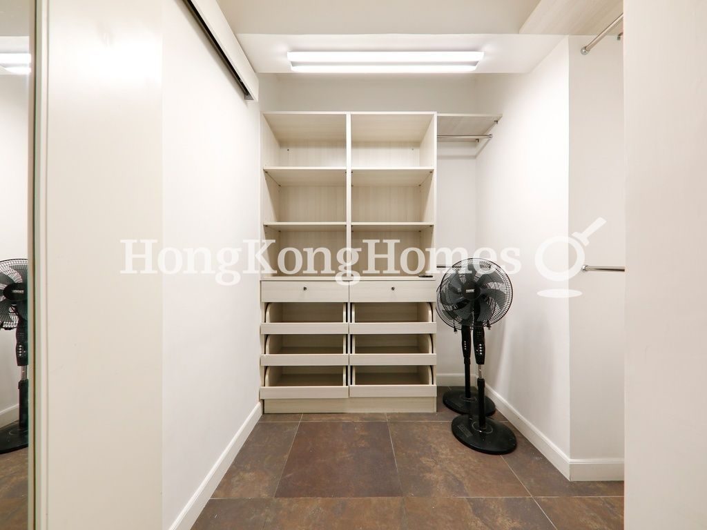 Walk-in Closet in Master Bedroom — Kingston Building - Block A, Causeway Bay