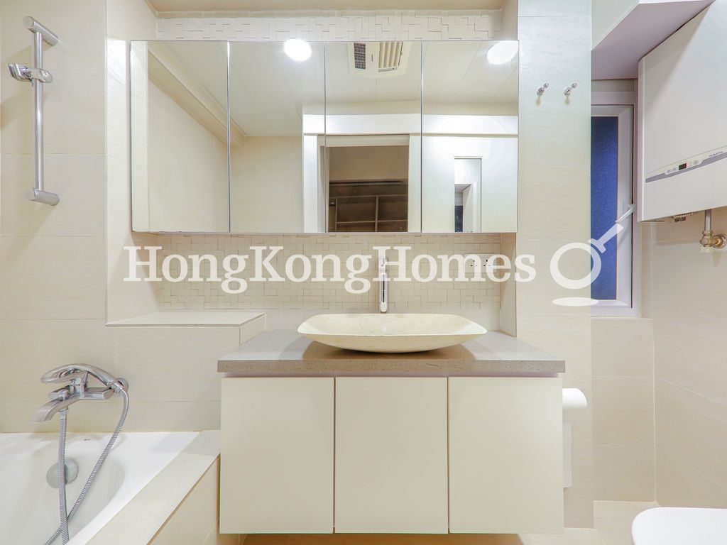 Master Bathroom — Kingston Building - Block A, Causeway Bay