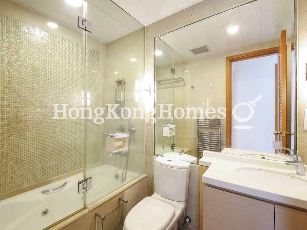 Guest Bathroom — Residence Bel-air - Phase 04, Peak Tower 09, Pokfulam