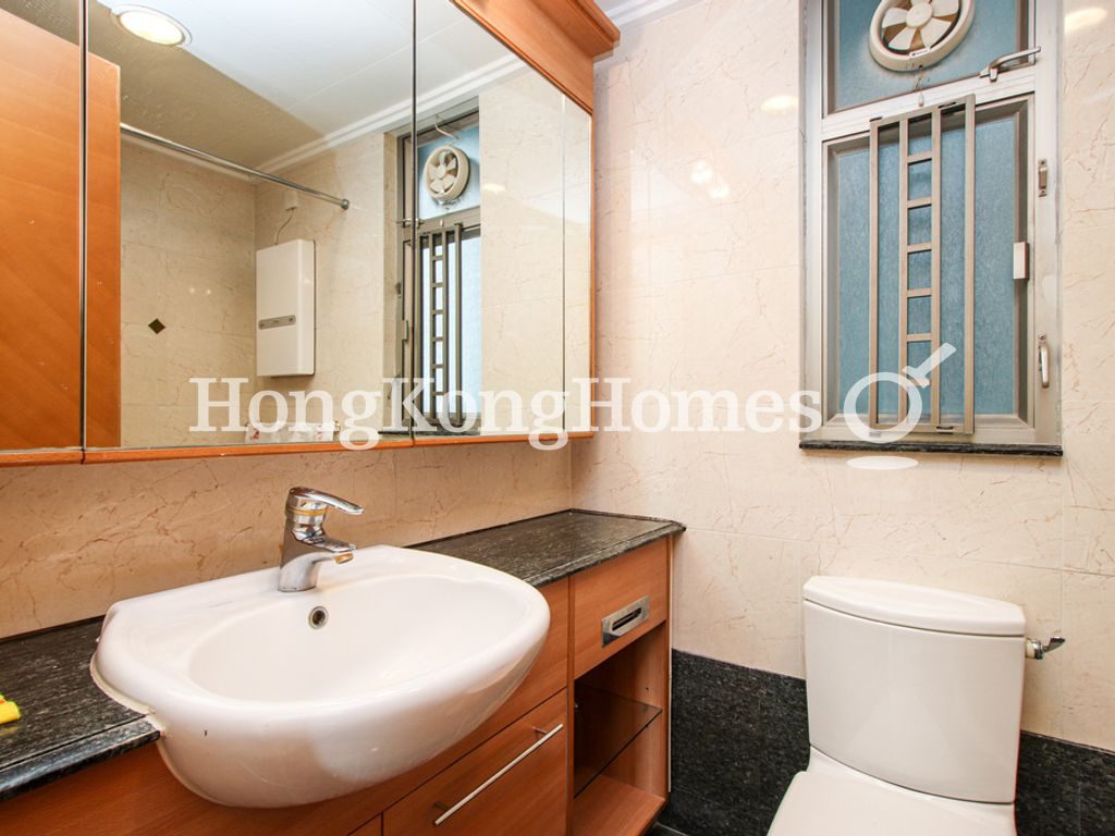 Guest Bathroom — Sham Wan Towers - Tower 1, Ap Lei Chau