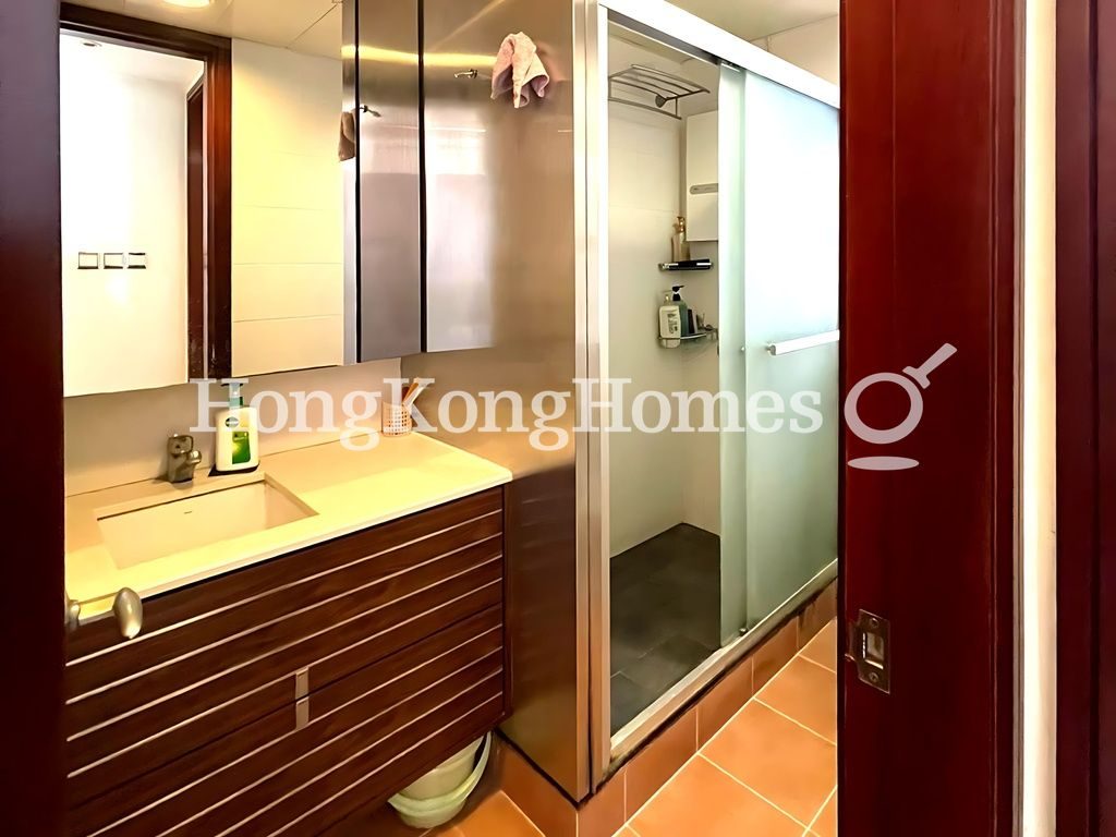 Guest Bathroom — Scenic Heights - Block 01, Mid-levels West