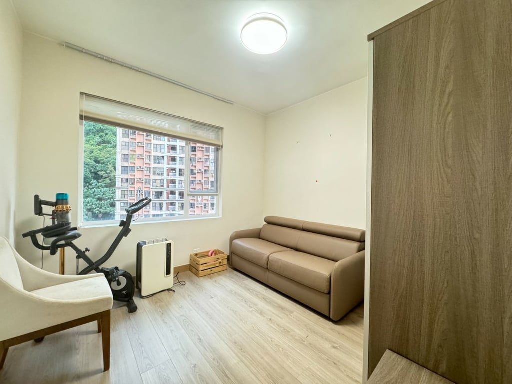 photo 5 — Merry Court, Mid Levels West