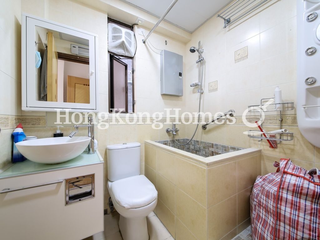 Master Bathroom — Corona Tower, Mid-levels West