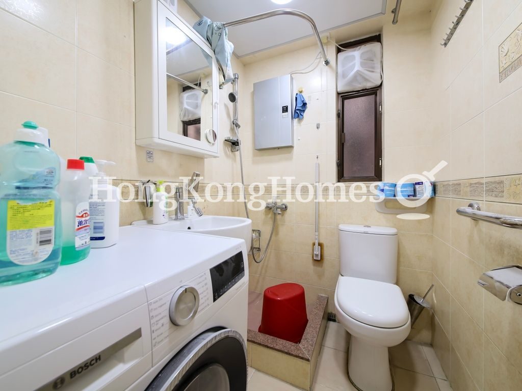 Guest Bathroom — Corona Tower, Mid-levels West