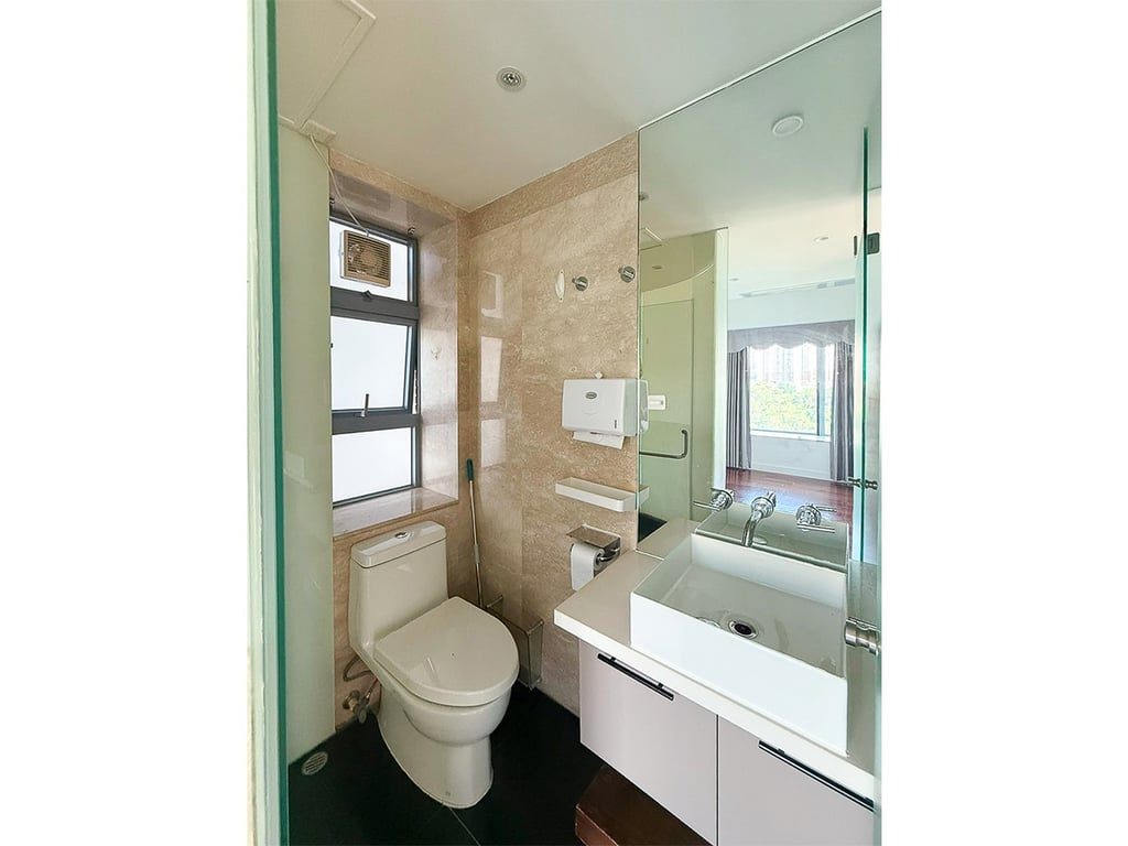 photo 12 — Residence Bel-Air Phase 2, Pok Fu Lam