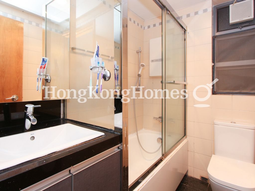 Guest Bathroom — Hollywood Terrace - Block A, Sheung Wan
