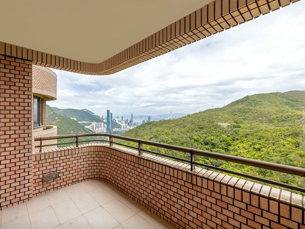 photo 2 — Hong Kong Parkview Twr 17, Repulse Bay