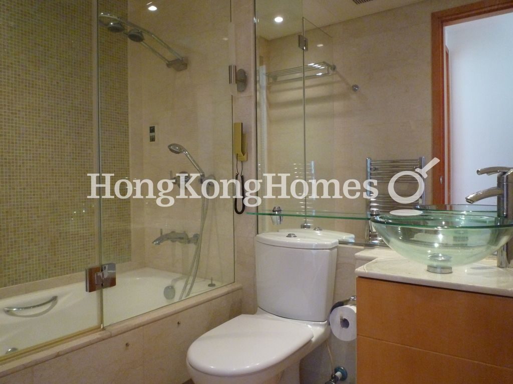 Guest Bathroom — Residence Bel-air - Phase 04, Peak Tower 09, Pokfulam
