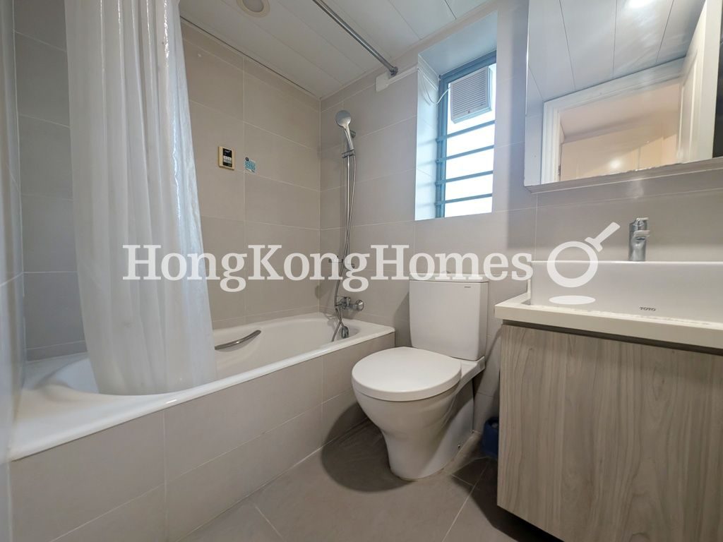 Master Bathroom — Island Harbourview - Tower 02, Tai Kok Tsui