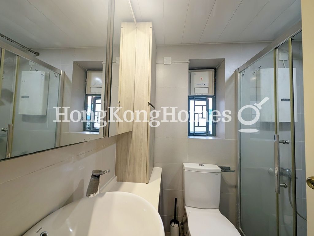 Guest Bathroom — Island Harbourview - Tower 02, Tai Kok Tsui