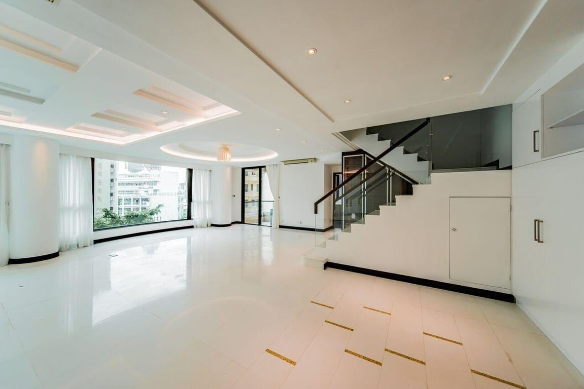 photo 2 — 8 Shiu Fai Terrace, Mid Levels East