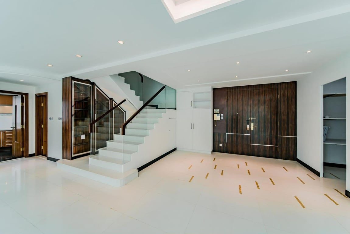 photo 5 — 8 Shiu Fai Terrace, Mid Levels East
