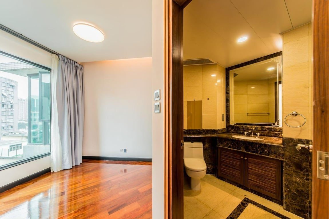 photo 8 — 8 Shiu Fai Terrace, Mid Levels East