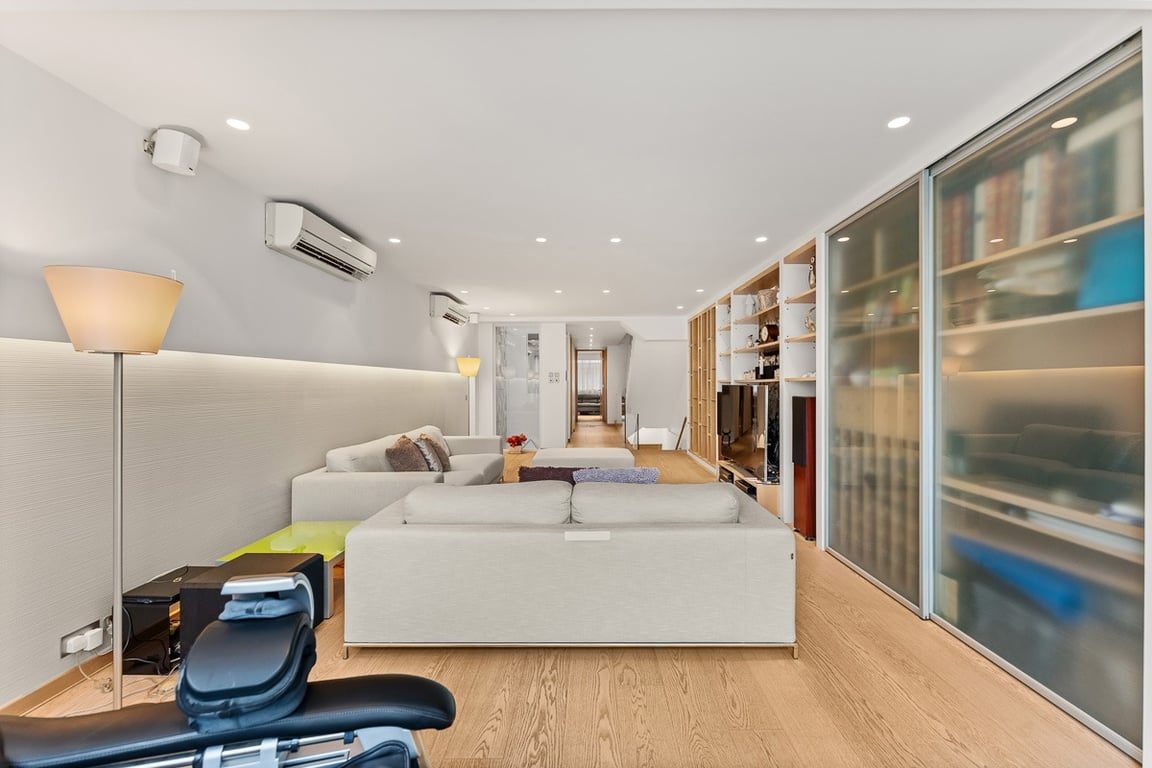 photo 10 — Sunderland Estate, Kowloon Tong