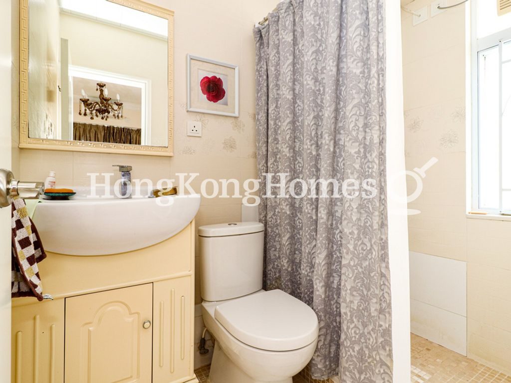 Master Bathroom — Kam Kin Mansion, Mid-levels West