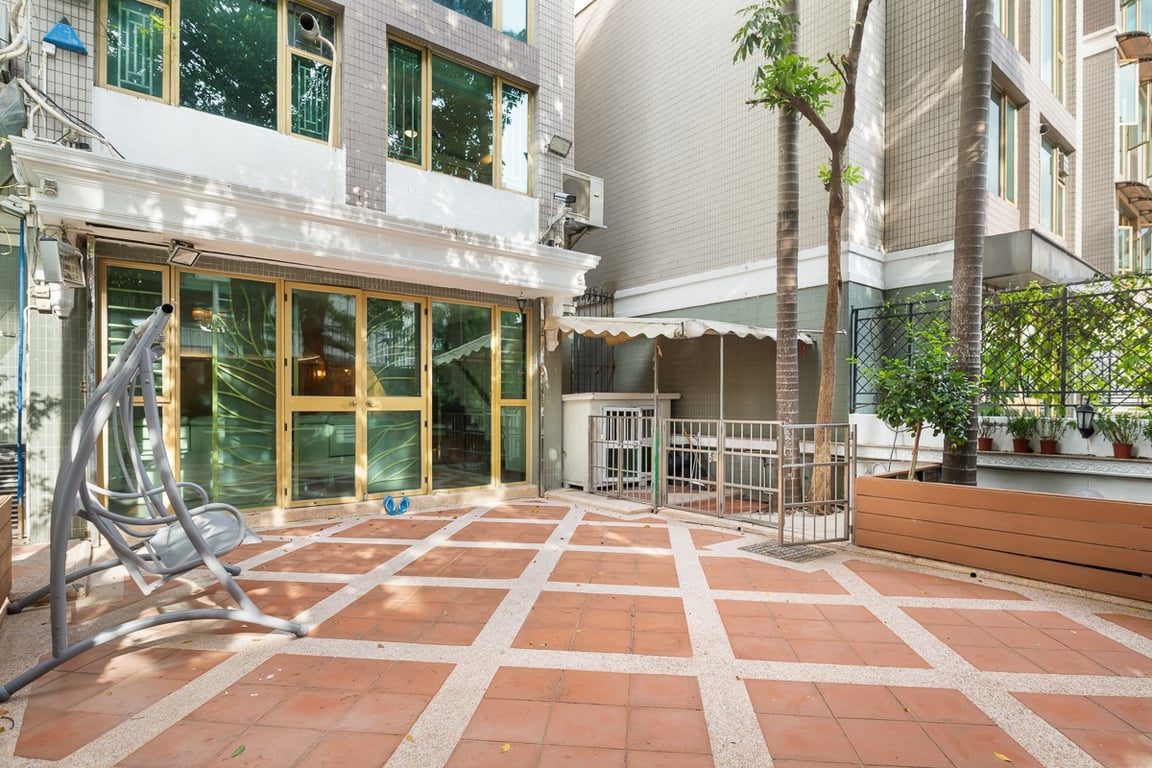 photo 18 — La Salle Place, Kowloon Tong