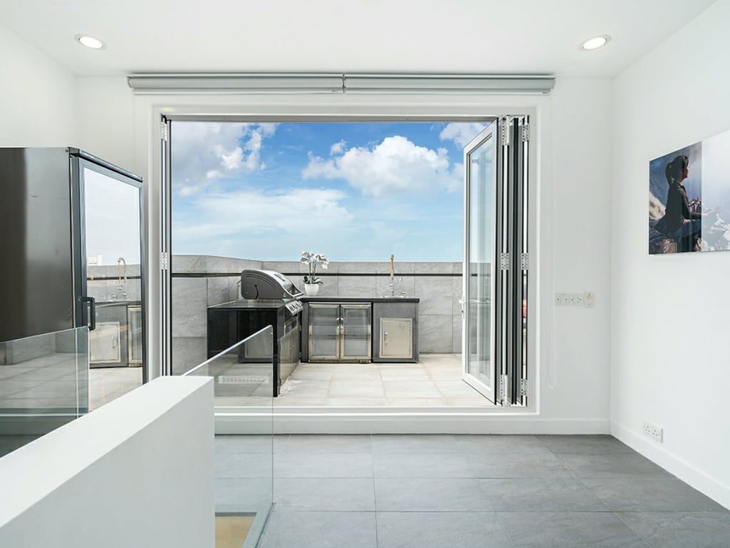 photo 4 — Woodbury Court, Pok Fu Lam